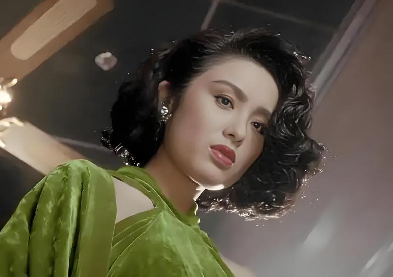 港圈短发美女_短发造型经典女星_短发女明星机场