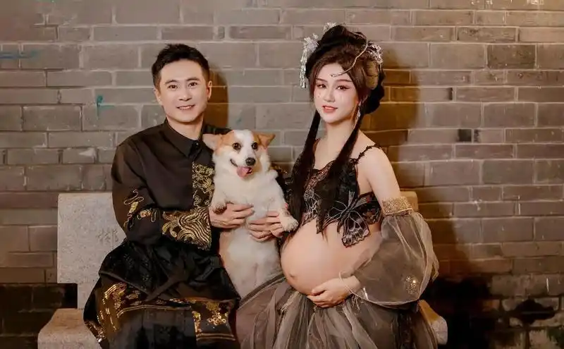 吉娜孕肚照_怀孕女明星大肚照_真实治愈孕肚美学
